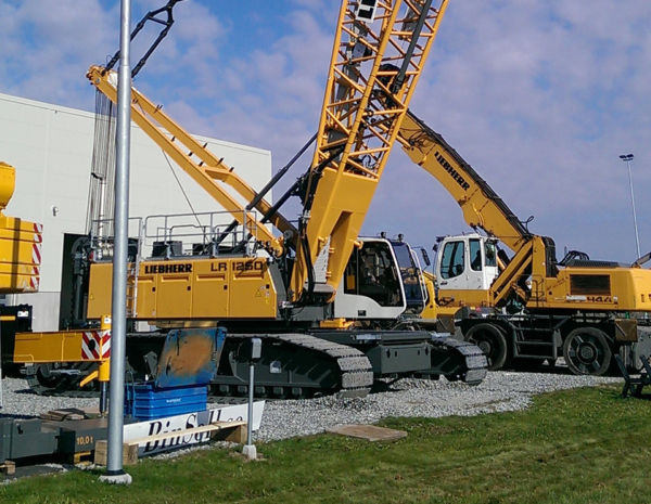 Liebherr-LR1250-cropped