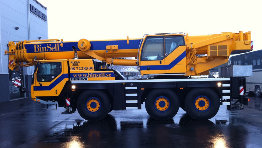 Liebherr-LTM1055-cropped