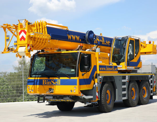 Liebherr-LTM1060-cropped-1