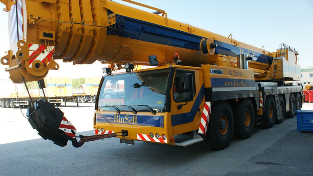 Liebherr-LTM1300-cropped